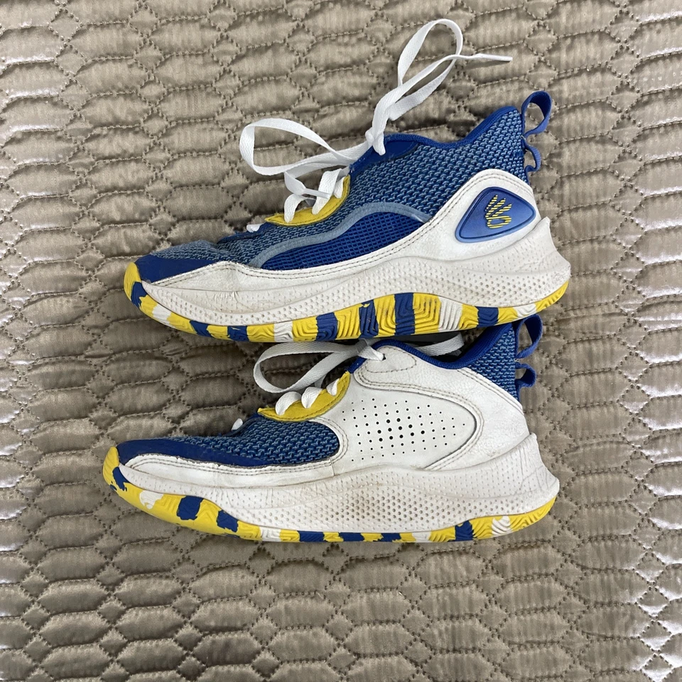 Under Armour Curry 7 Basketball Shoes.  Blue / Yellow  Size Youth 6.  Well Worn. - Image 4 of 4