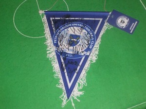 FANION WIMPEL PENNANT BANDERIN 9x11cm PETERBOROUGH UNITED FC
