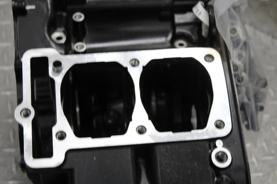 2010 KAWASAKI NINJA 250R EX250J ENGINE MOTOR CRANKCASE CRANK CASES BLOCK - Image 2 of 4