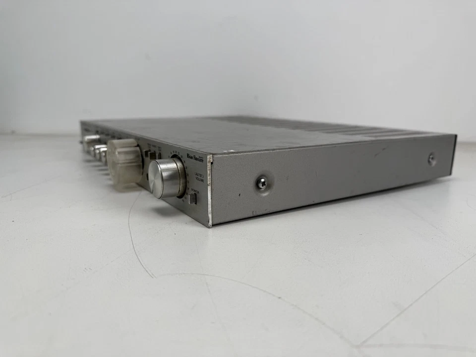 Grundig SXV 6000 High Definition Pre Amplifier - Sold As Is - Image 4 of 4