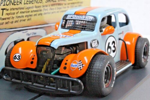Pioneer P139 Legends Racer '37 Chevy berlina GULF, #63 1/32 Slot auto in display - Foto 1 di 5