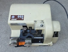 Vintage ILCO Key Cutting Making Machine Model 025 Manual VGC