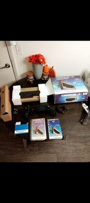 Commodore 64 Computer-Original Box w Cords and User's +ProgrammerGuide POWERS ON