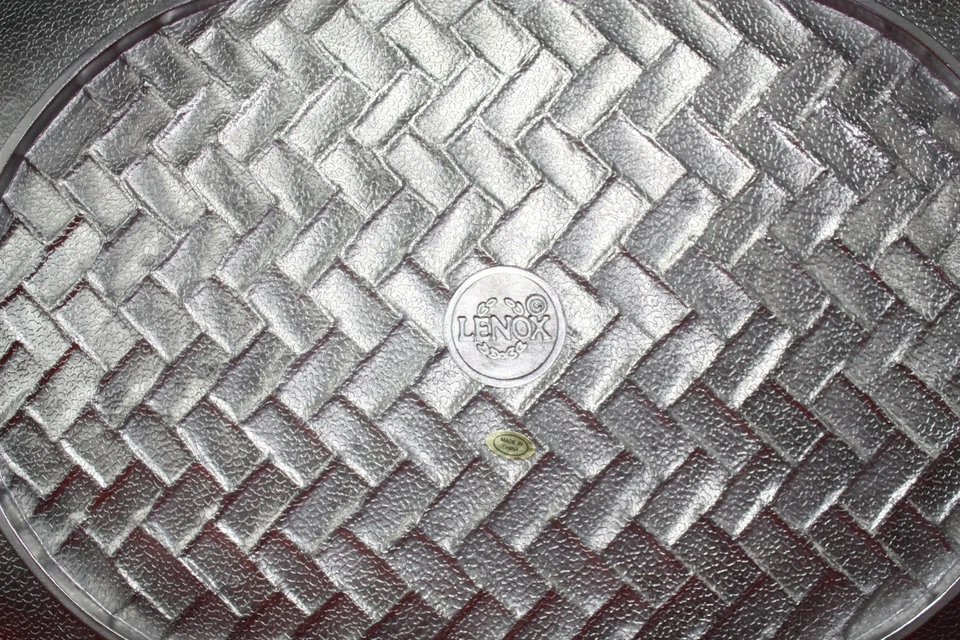 Bandeja grande de aluminio para servir frutas Lenox de 22,5" Foto 3 de 4