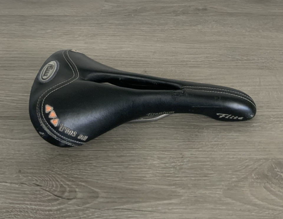 Sella MTB Oval Concepts 200: Leggera E Confortevole Per Bici Da Strada E Mountain Bike (140x280 Mm)