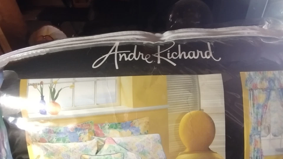 Vintage Andre Richard Springmaid King Size Floral Comforter,new! - Image 4 of 4