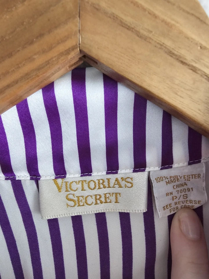 Camisa para dormir vintage de estatina de gran tamaño Victoria's Secret - rayas moradas - pequeña Foto 2 de 4