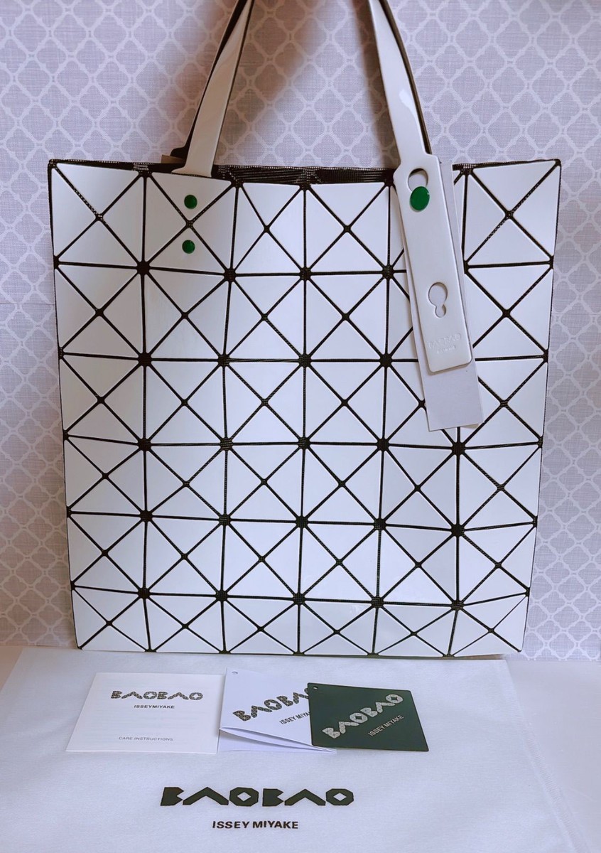 ISSEY MIYAKE BAOBAO Tote Bag Fruit Strawberry White 34×34cm BB81