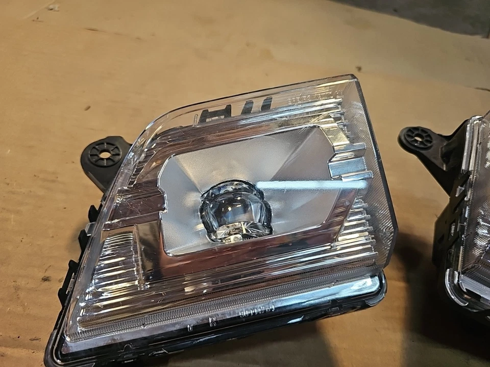 OEM 19-23 Chevrolet Silverado 1500 2500 3500HD LED luz antiniebla izquierda y derecha conjunto 2 Foto 2 de 4