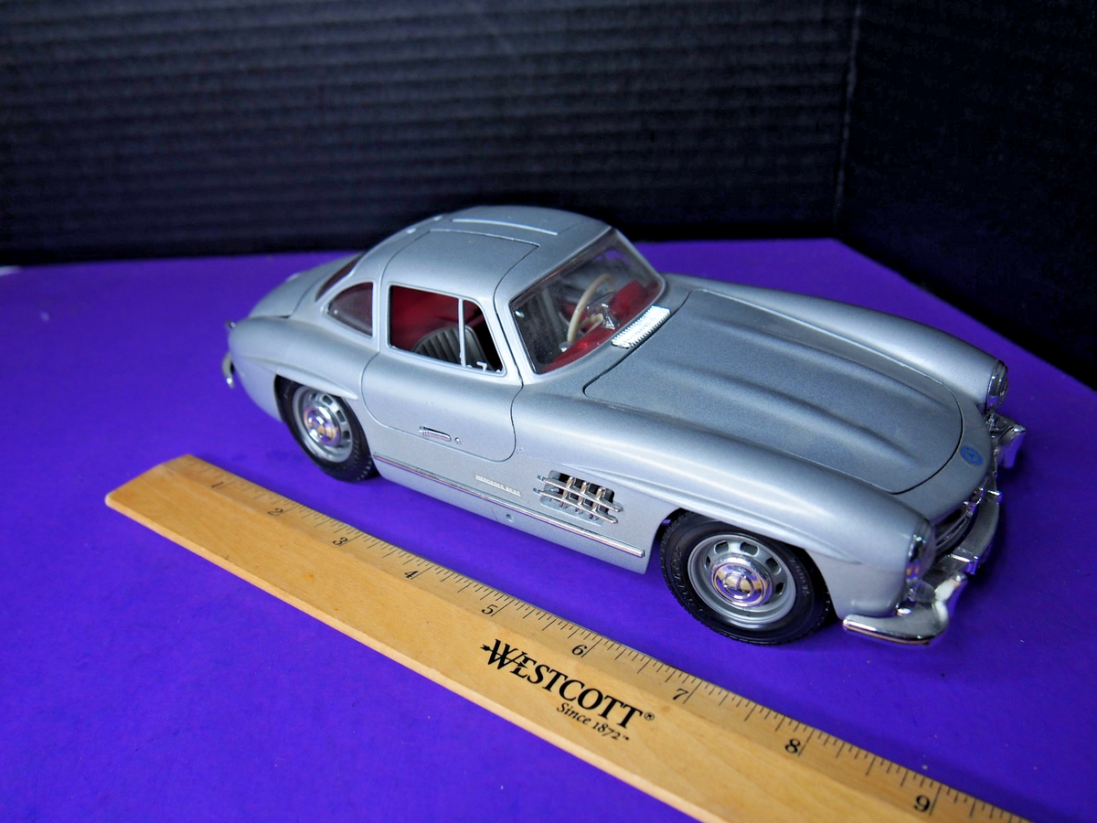 1954 Mercedes-Benz 300 SL Burago® Made in Italy Die-Cast 1:18