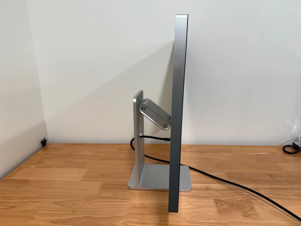 Apple 2022 Studio Display 27" 5k Tilt and height adjustable stand Standard Glass - Image 4 of 4