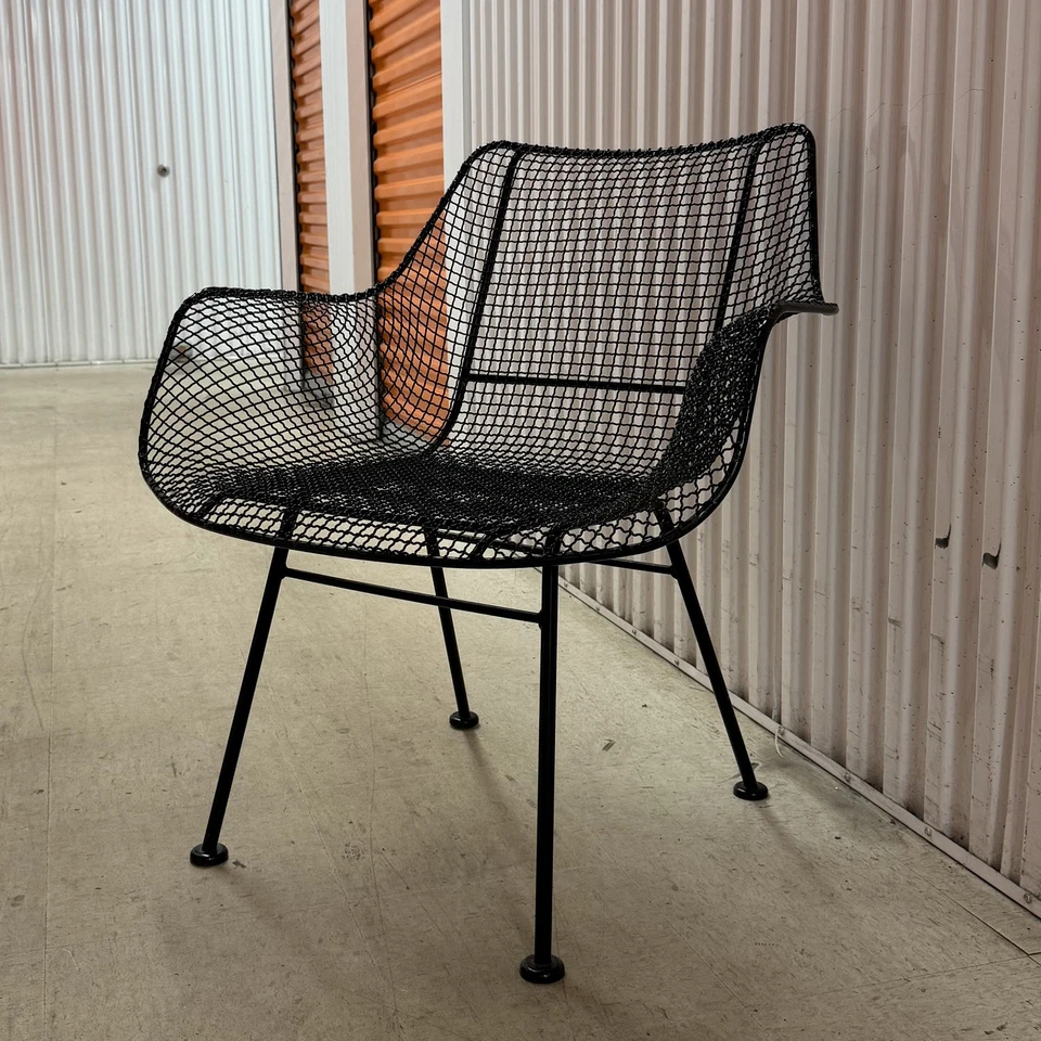 Стул для отдыха на открытом воздухе Sculptura черный сетчатый | DWR | Russell Woodard - Изображение 2 из 4