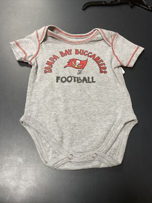 Tampa Bay Buccaneers NFL Team Apparel 0/3 Months Baby Outfit With Snaps NWOT