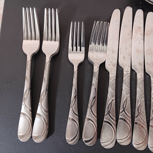 44 Pc. Svc. For 7+ Pfaltzgraff Garland Frost 18/0 S.S. Matte Handle Flatwear Set - Picture 4 of 6
