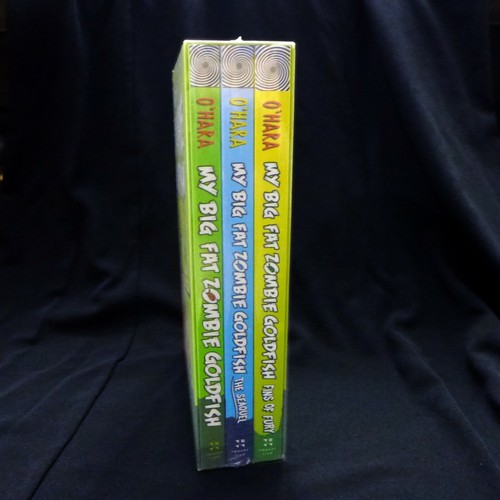 Brand New MY BIG FAT ZOMBIE GOLDFISH Series Book Box Set of 3 - Mo O'Hara NIB - Bild 5 von 8