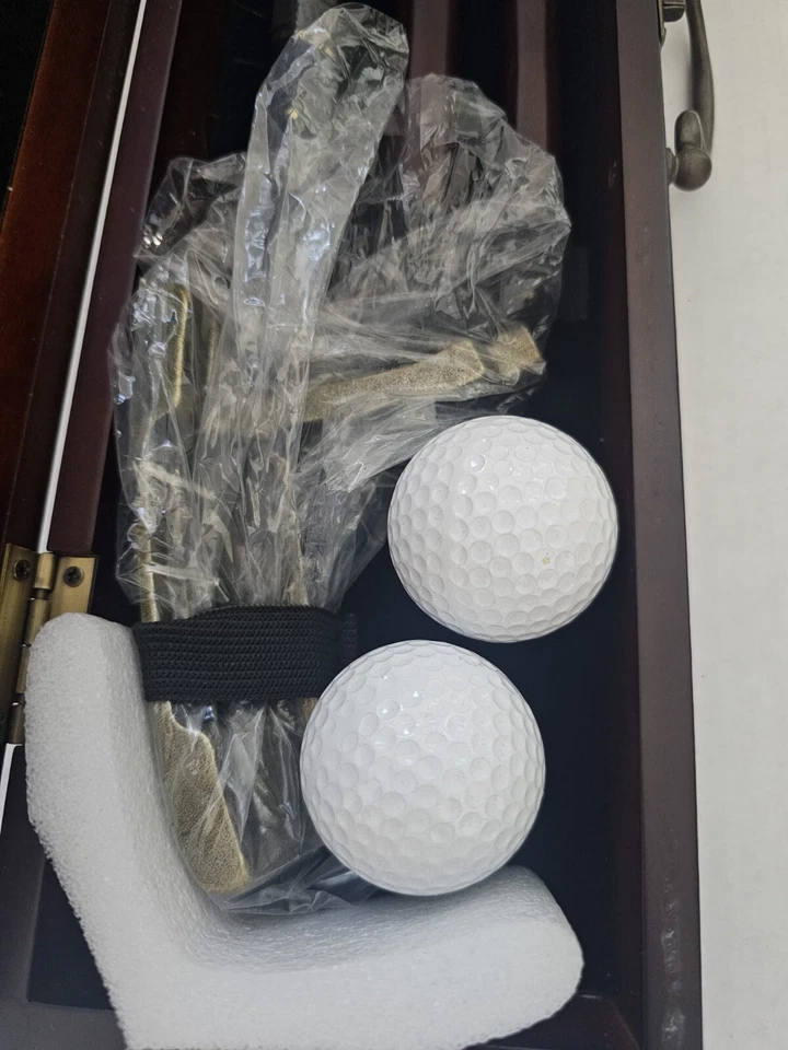 Bombay Executive Travel Mini Golf Putter Set with Cherry Wood Case Portable - Image 3 of 4