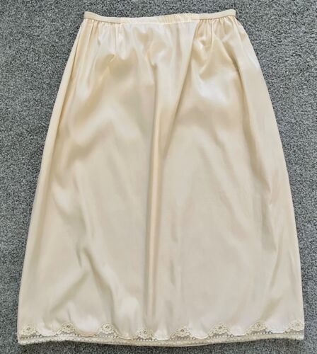 WONDERMAID Size Medium Peach Half Slip, Union Made