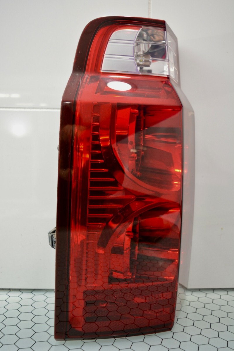 183番 中古 純正 JEEP コマンダー 左テールランプ 06 07 08 09 10 Jeep Commander DRIVER Side Tail Light Used Rear