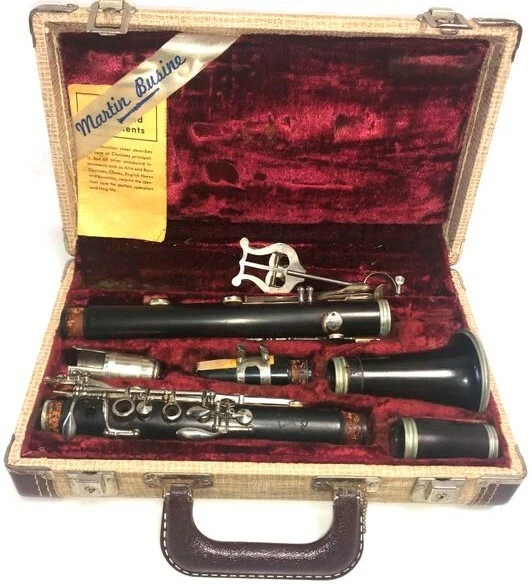 Martin Busine Intermediate Level wood clarinet w case. France