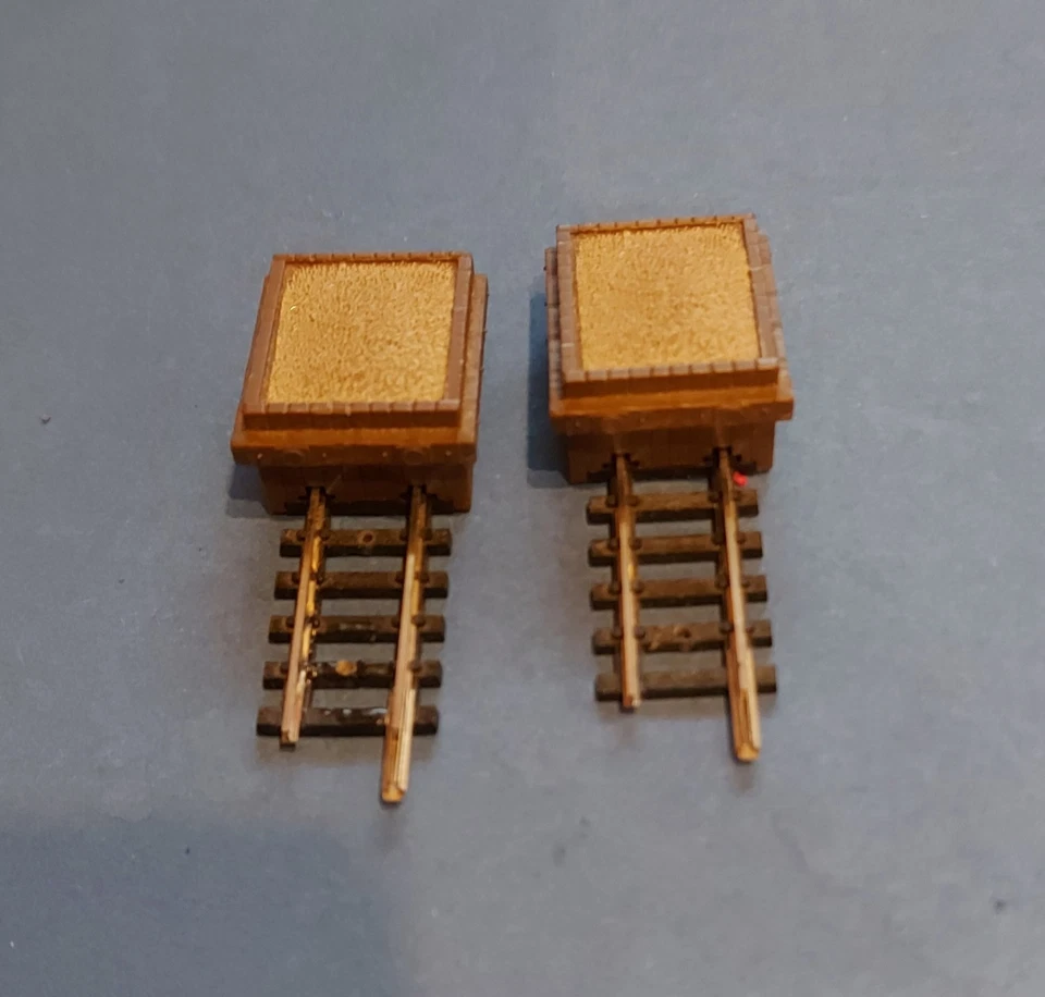 2 x Minitrix Oldtimer Holzkasten Prellböcke