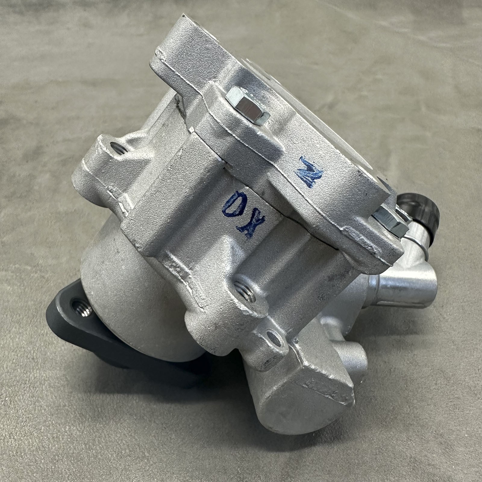 Power Steering Pump W/PULLEY 670034747 for Maserati Levante 2017-2020