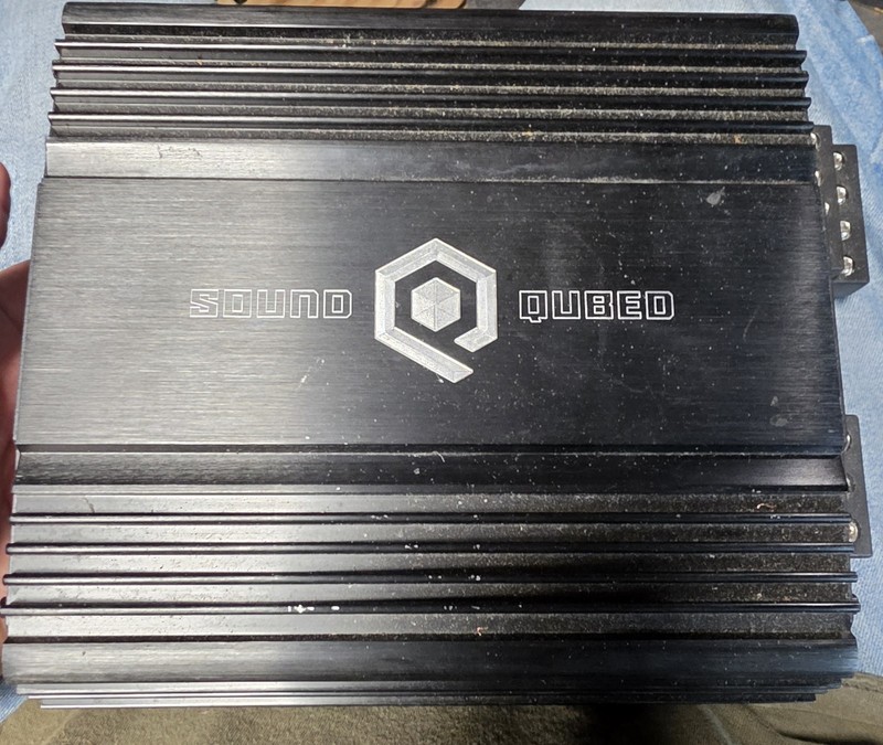 Read Desc Below. Sound Quebed S4 100 4 Chanel Amplifier Needs Repair As Is