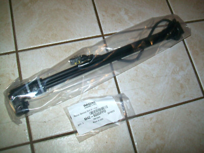 New PACCAR Q21-6170-007K1T DEF Level Sensor Plus Seal