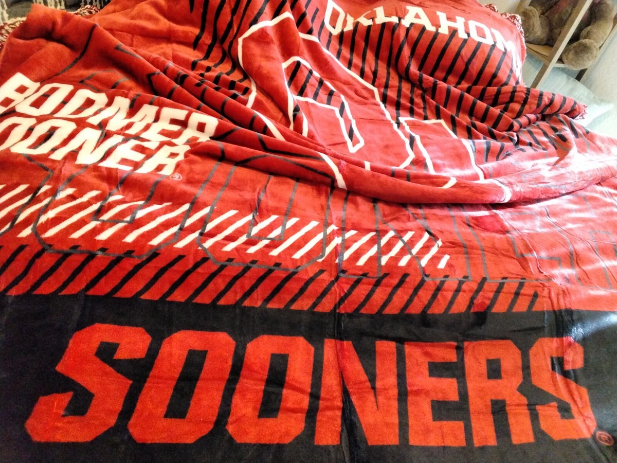OU Oklahoma Boomer Sooner Oversize Reversible Cloud Sherpa Throw Blanket  Scarlet