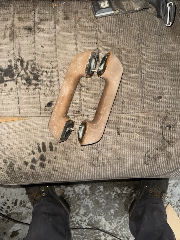 Subaru Brat 1978 juego de manija/reposabrazos de 2 puertas bronceado OEM Foto 2 de 2