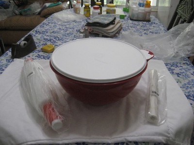 TUPPERWARE 32c THATSA BOWL, ROLLING PIN, SILICONE PASTRY SHEET RED MIP FREE SHIP