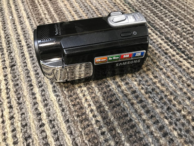 Samsung SMX-F43BN/XAA65X Ultra Zoom Camcorder no battery *