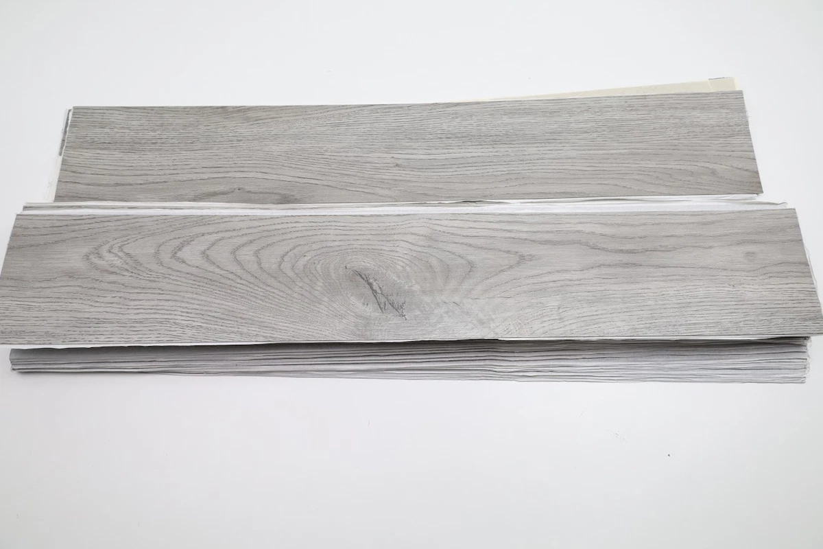 EasyFloor Azulejos Vinilo Autoadhesivos Gris Aspecto Madera 15x90 cm 33 Piezas