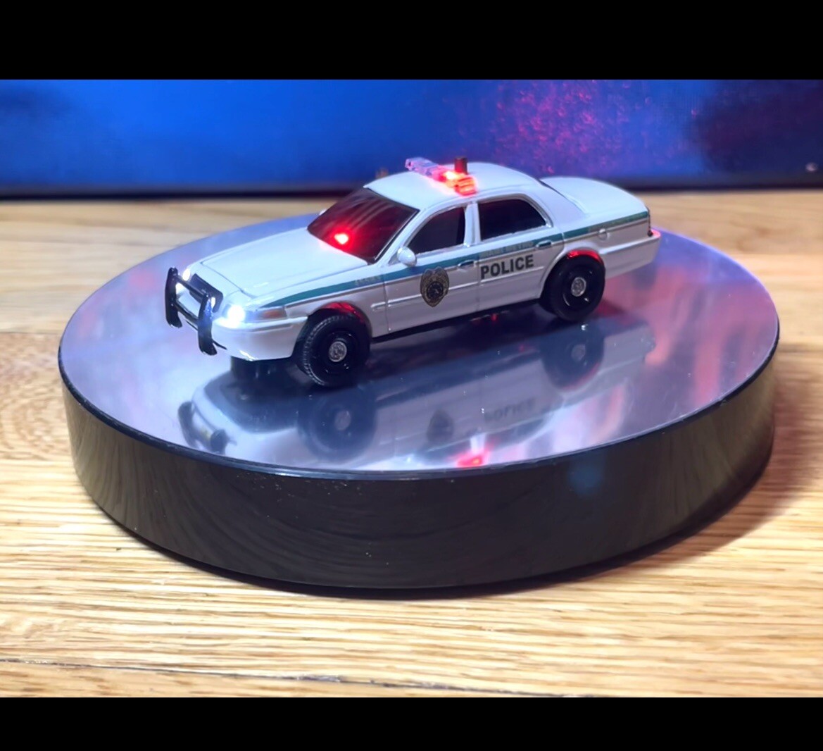 Greenlight 1:64 Custom Miami Dade Police 2001 Ford Crown Vic With