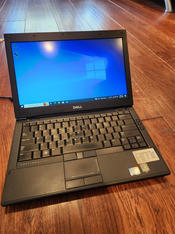 DELL Latitude E4310 13.3" i5 4GB/128GB SSD DVD Win10P OFFICE * BATTERY ISSUE * - image 3 of 4