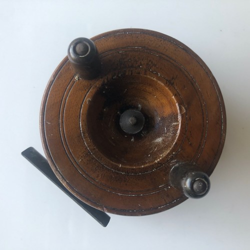 Antique 3½" Brass And Walnut Fishing Reel - Picture 10 of 11