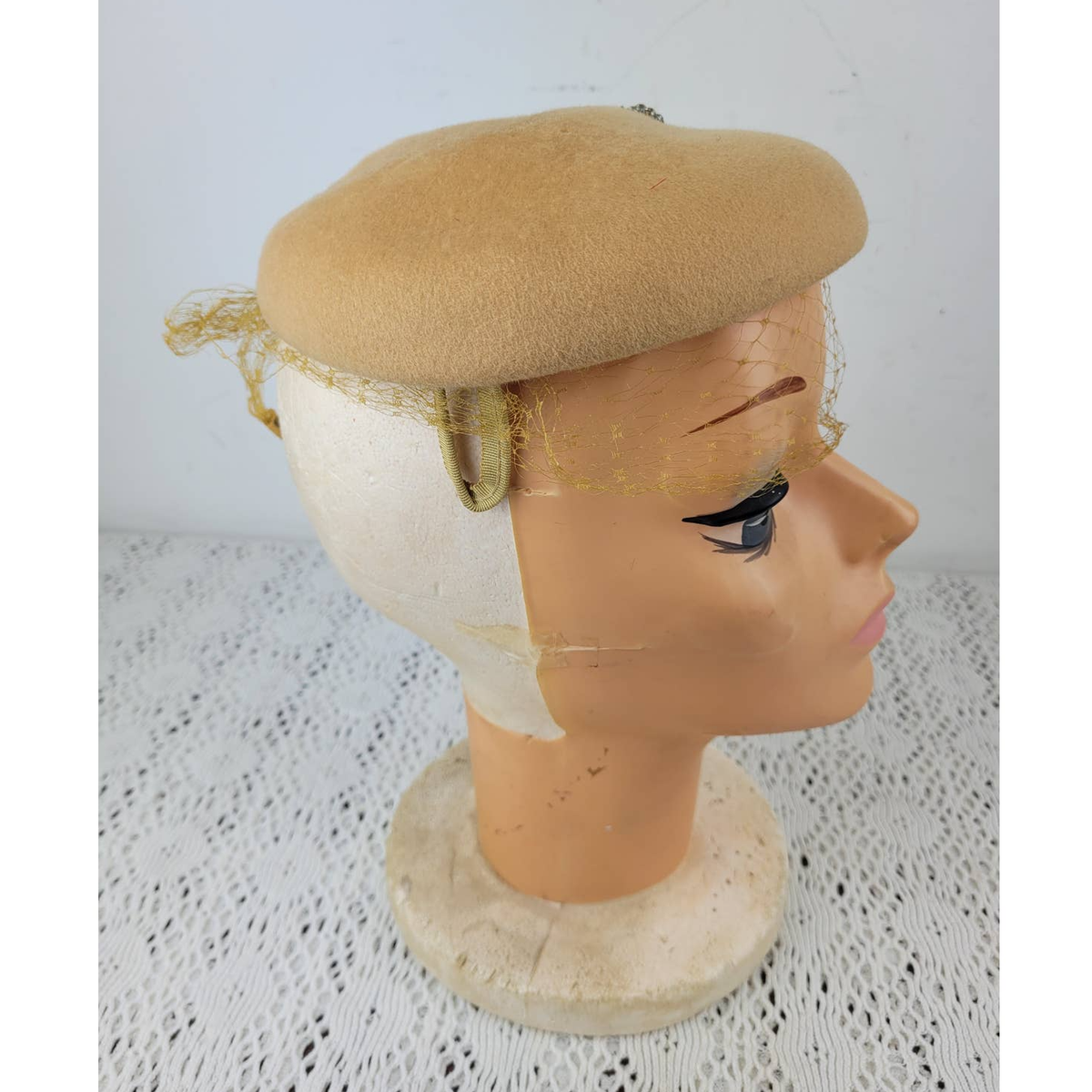 Vintage 1940s / 1950s Tan Wool Hearts Rhinestones Net Mesh  display picture 2