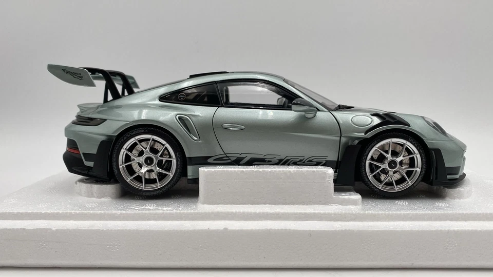  MIN110062044 Minichamps Porsche 911 (992) GT3RS 2023 1/18 - Immagine 4 di 4