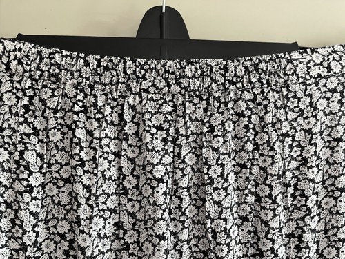 NEW Fat Face Ditsy Floral Pattern Midi Skirt Size 24 White/Black BNWT - Picture 15 of 15