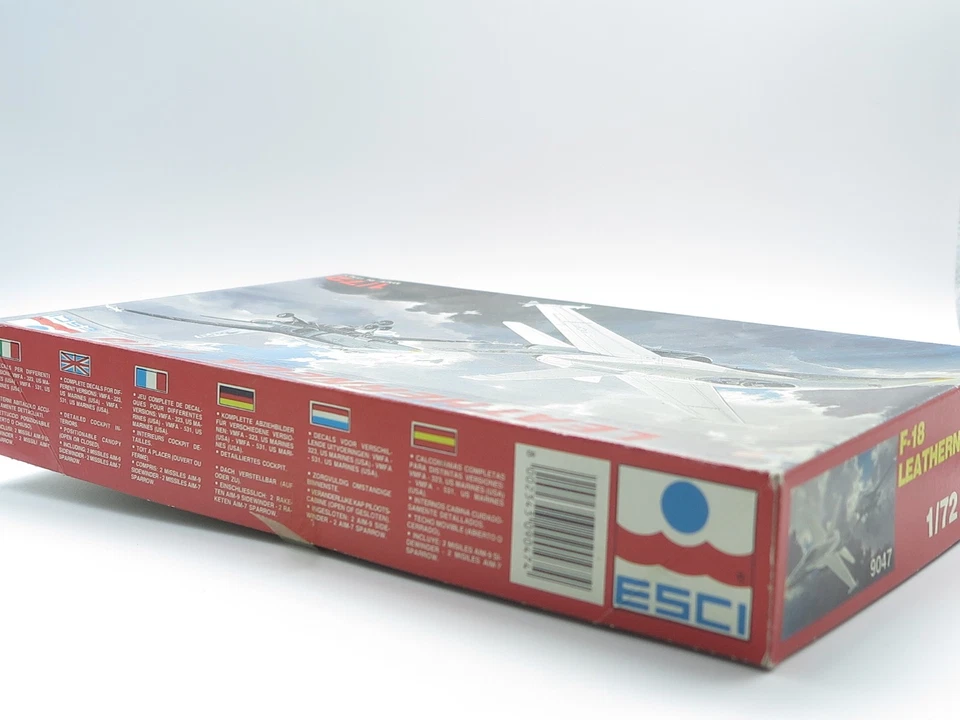 ESCI 9047 -F-18  Leatherneck -  1:72 - Immagine 3 di 4