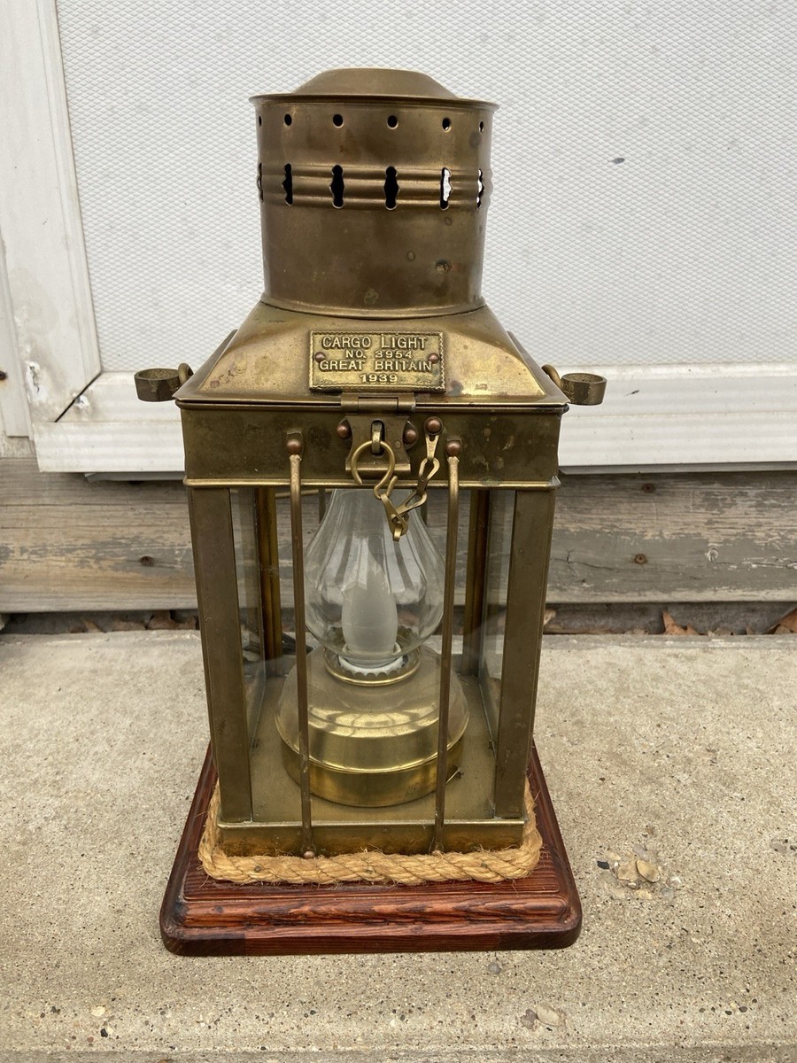VINTAGE BRASS MARITIME CARGO LAMP LANTERN N0.3954 GREAT BRITAIN