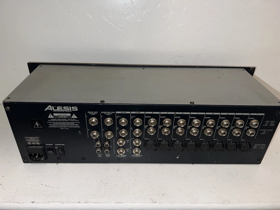 Mezclador de 12 canales de montaje en rack Alesis Studio 12R probado/funcionando sin acorde Foto 2 de 3