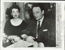 1955 Press Photo Actress Jane Wyman with Agent Herb Brenner in Hollywood