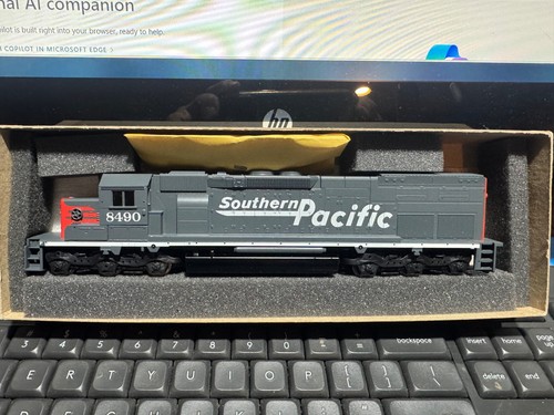 Athearn HO Blue Box 4505 - SD40T-2 Southern Pacific SP 8490 NUEVO EN CAJA | Condition: New
