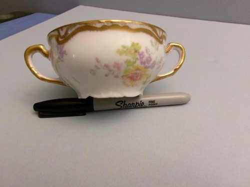 C.AHRENFELDT LIMOGES ( 2 SETS ) DOUBLE HANDLE DOUBLE GOLD CUPS & SAUCERS FLORAL - Picture 9 of 12