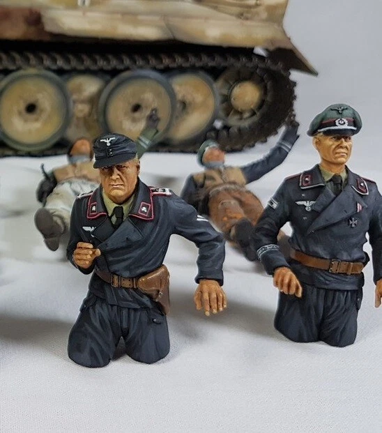 Built and painted 1/16 German Tank Crew "Heer" (Wehrmacht) - Two Resin Figures# - Image 2 of 2