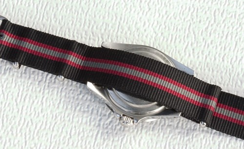 15 vendidos Correa de reloj Black Bond 20mm vintage militar G10 nylon rojo, gris y negro - Imagen 6 de 7