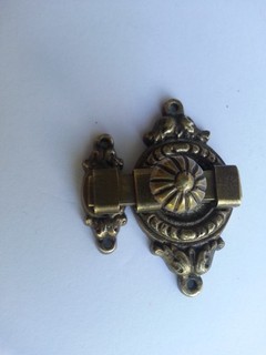 VINATGE BRASS/BRONZE CABINET LATCH LOCK
