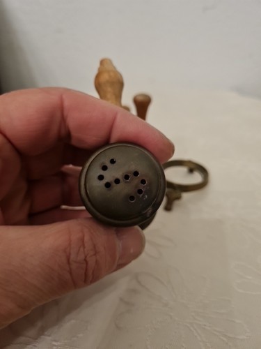 Vintage Salz und Pfefferstreuer Set mit Ständer Messing und Holzgriffen - Bild 6 von 10