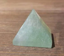 NATURAL GREEN FLUORITE MEDIUM GEMSTONE PYRAMID 27-30mm