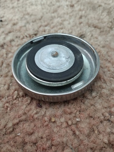 MG MIDGET MGB STEERING WHEEL Horn Button CENTER COVER & Gas Cap Original Oem - Picture 9 of 10
